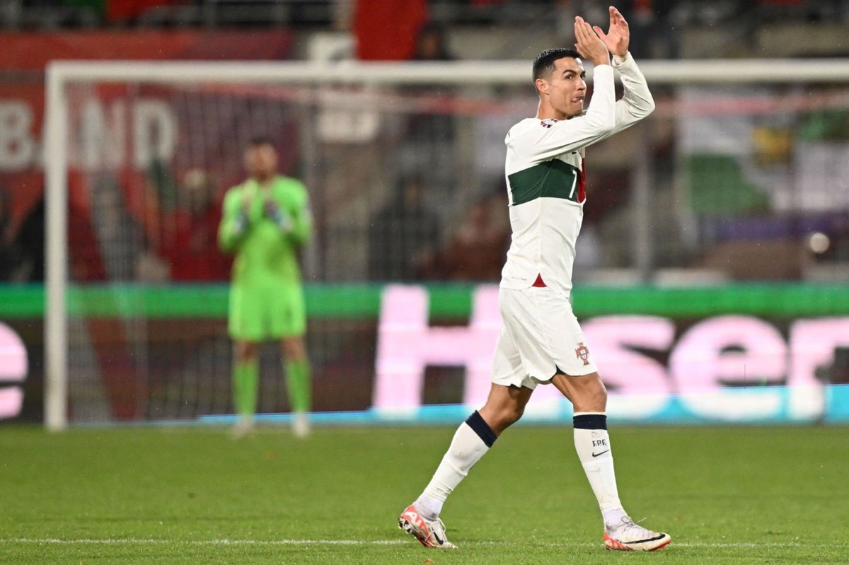 CR7HQ_'s tweet photo. Cristiano Ronaldo ๐๐ต๐น
#LIEPOR https://t.co/mDaegiDg1F