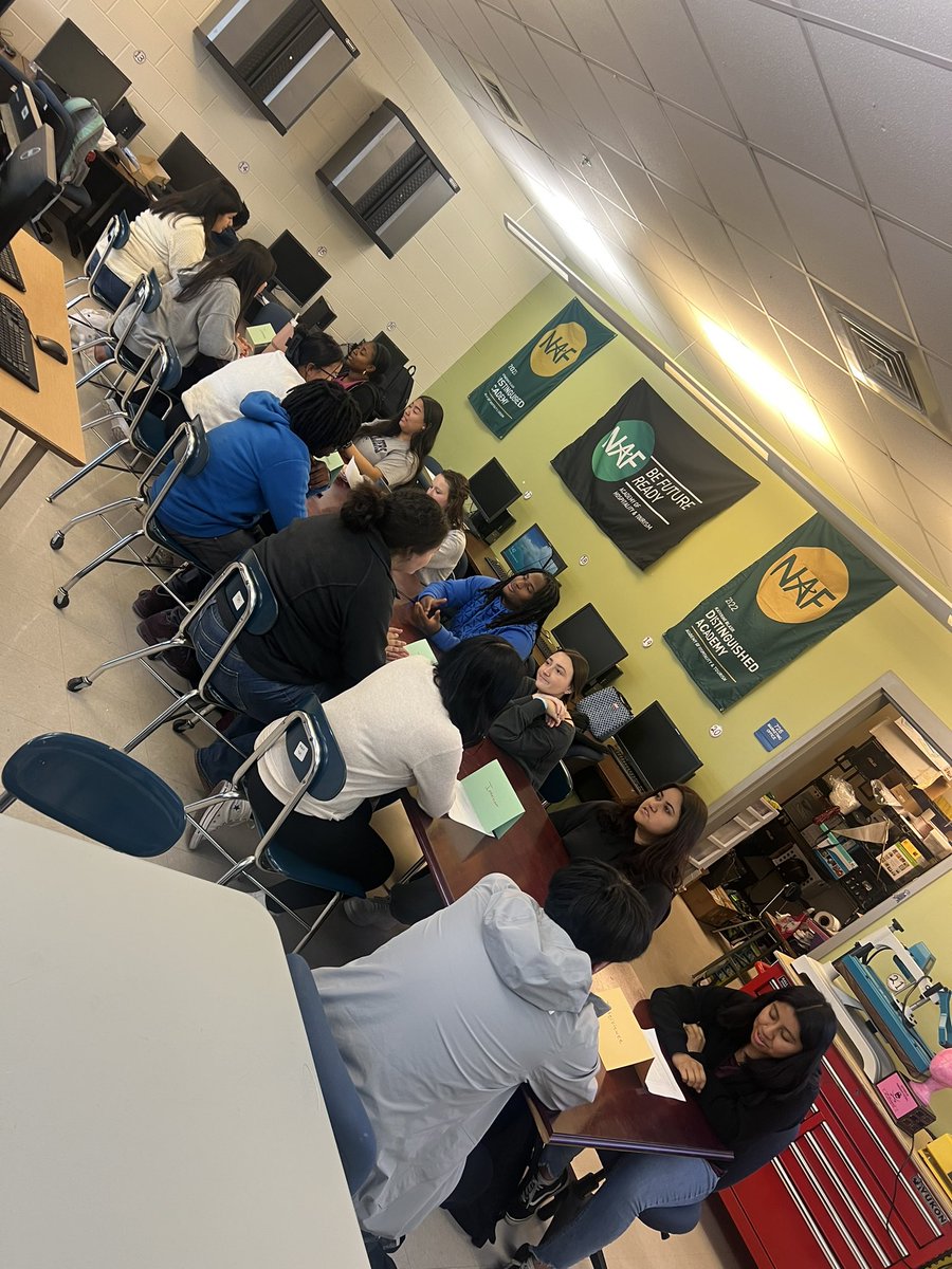 SLHS Academy of HT tweet media