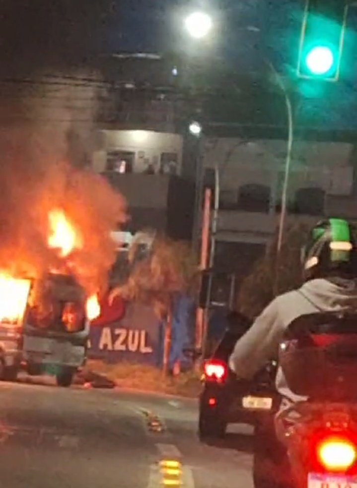 Opesadelo01's tweet image. #Vandalismo ! 
#Bandidos vão ter a resposta devido essa #baderna na #Gardênia_azul
