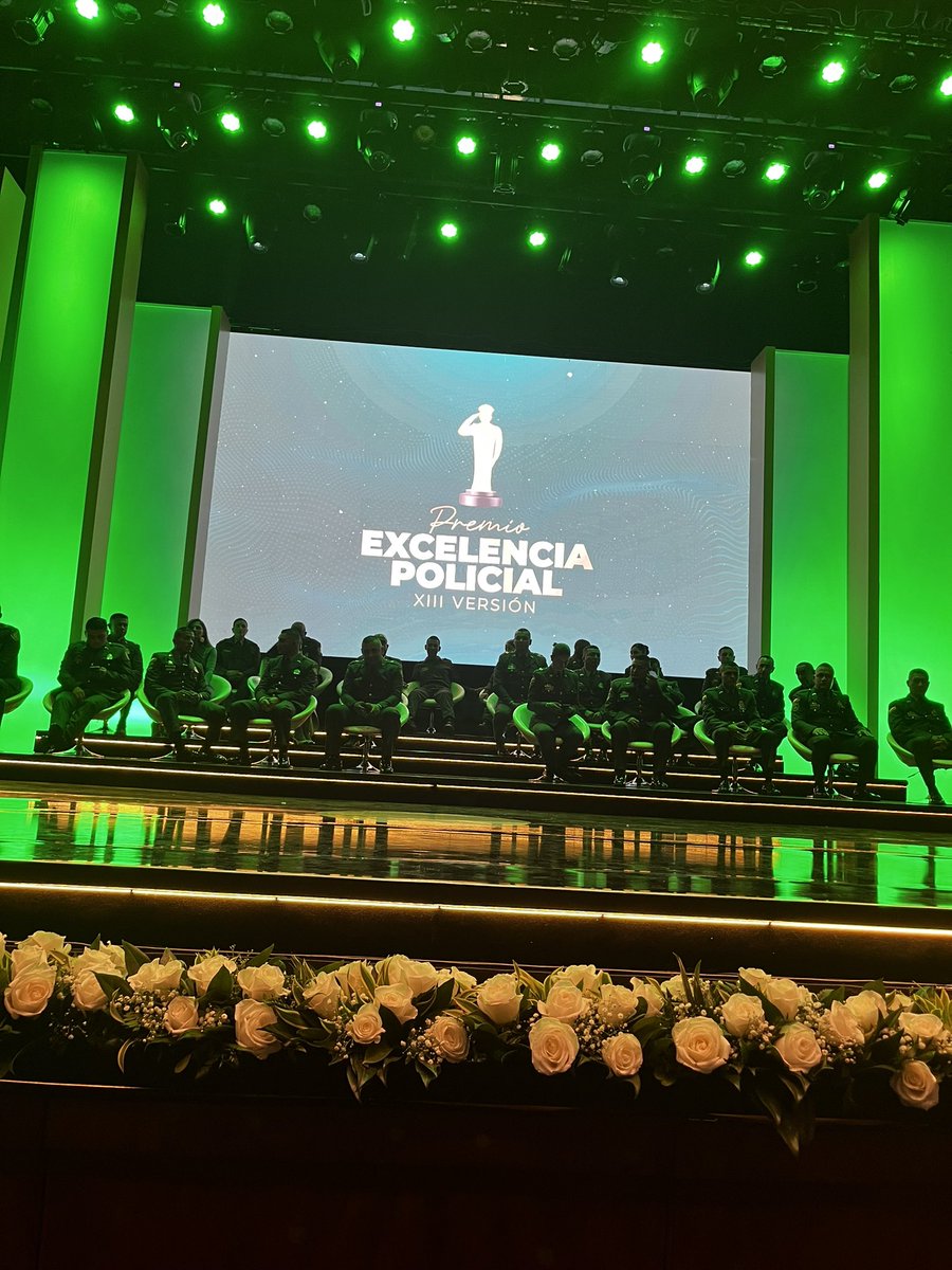 Attending the Columbia National Police Excellence in Policing Awards representing <a href="/TheIACP/">The IACP</a>. It’s like the Oscars for Policing. Except all in green (the color of the Colombian Police). #GlobalPolicing