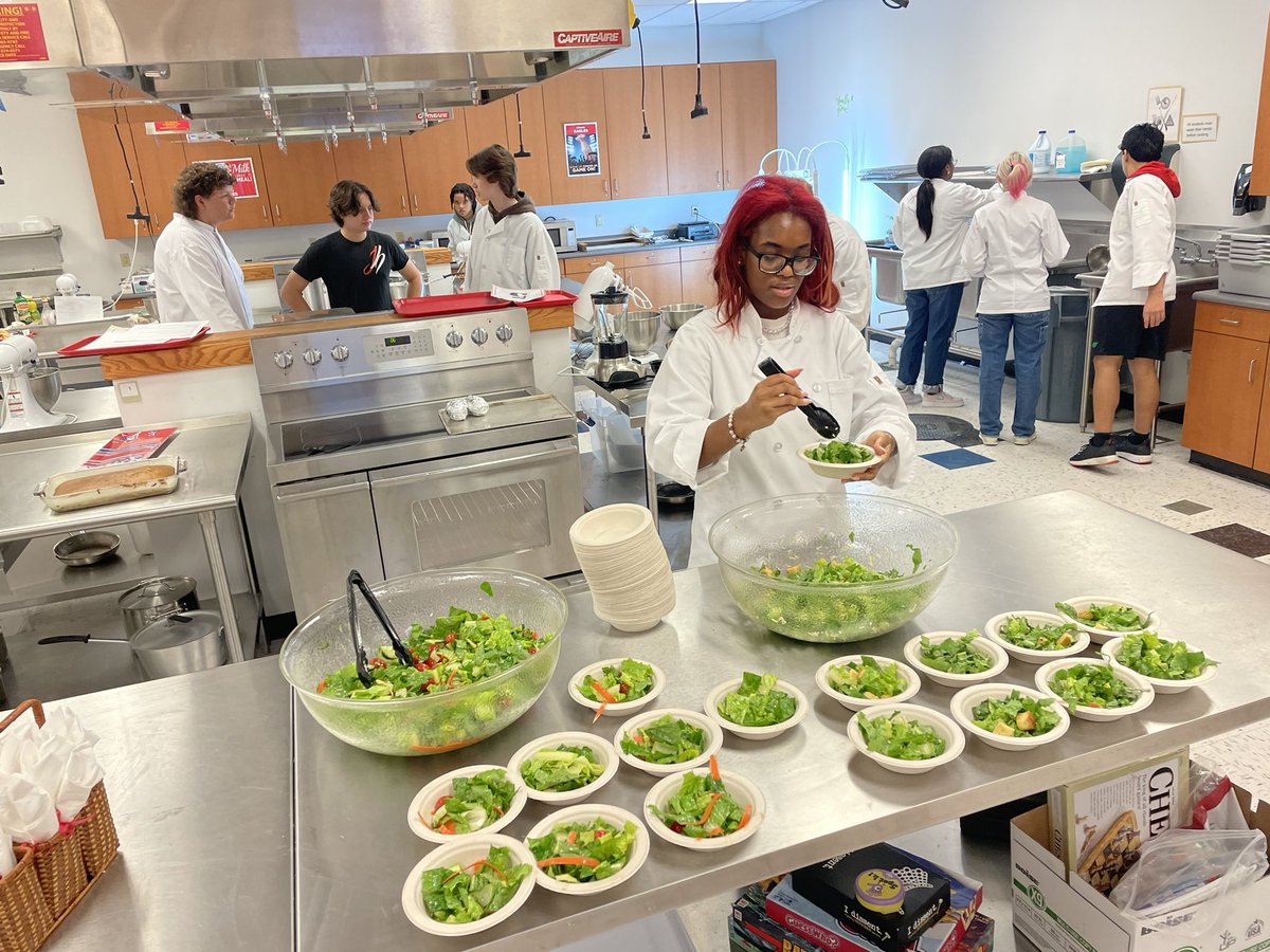 libertyfcclawsd's tweet image. Our Soup and Salad Luncheon went very well today! #lhsserves #prostartproud #wsdleads