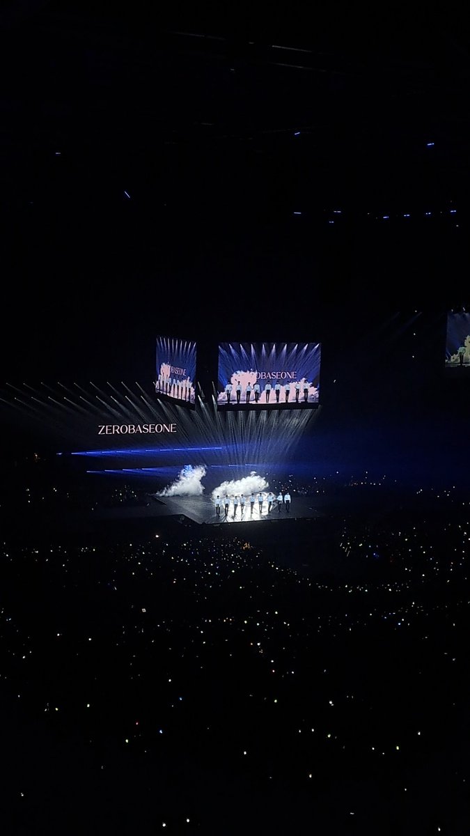 kamkamerde's tweet photo. ✨️Thread concert/festival que j'ai fait ou que je vais faire 

Car c'est la bas que je me sens le mieu ❤️‍🩹 https://t.co/fzG2nX5tvB