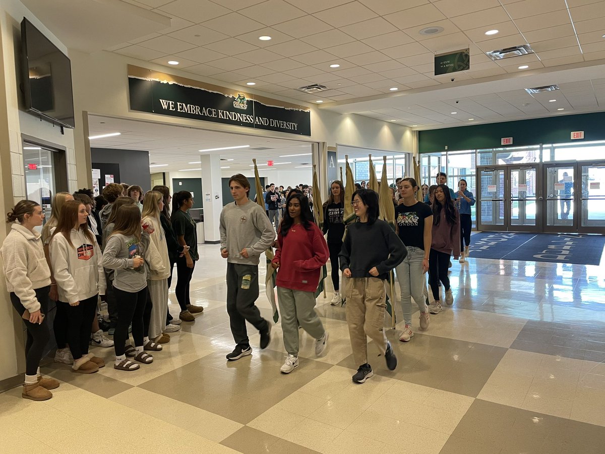 We celebrated our <a href="/OHSAASports/">OHSAA Sports</a> State competitors today. Lunch and parade for our State Champion @JeromeLadyGolf, State 3rd <a href="/djhsTennis/">Dublin Jerome Girls Tennis</a>, <a href="/JXCcelts/">Dublin Jerome Boys XC</a>, &amp; <a href="/DjhsXc/">DJHS Ladies XC</a>! We are so proud of you! 🔰🏌🏼‍♀️🏃🏃🏻‍♀️🎾🏆👏🏻