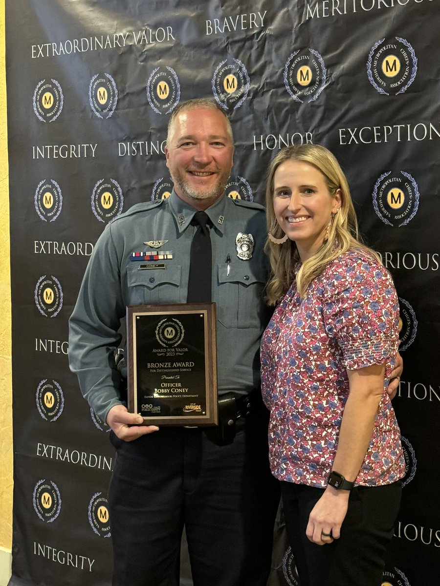 kcpolice's tweet photo. Congratulations to our officers who received Awards For Valor today from the Metropolitan Chiefs and Sheriffs Association!

Officers saved lives, risked their own lives, and demonstrated tremendous honor while serving Kansas City.

Officer James Muhlbauer… 

1/2 https://t.co/boiHfKSm2S