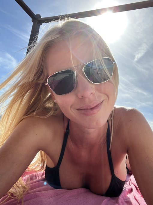 I love my new sunny home! https://t.co/paX1rF8Y6H