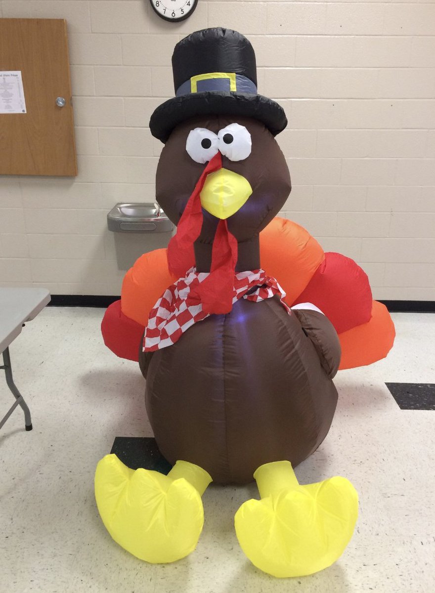 DHS_BusinessEd's tweet photo. Congratulations to @DeSotoWildcats Janelle Lang, winner of this year's Turkey Raffle!
ALL proceeds will go to the De Soto Food Pantry. 
A Big Thank You to @StevesMeatMktKS for donating the turkey and everyone that participated in this year's fundraiser! The WildCAT Way! https://t.co/NAnYpIroRJ