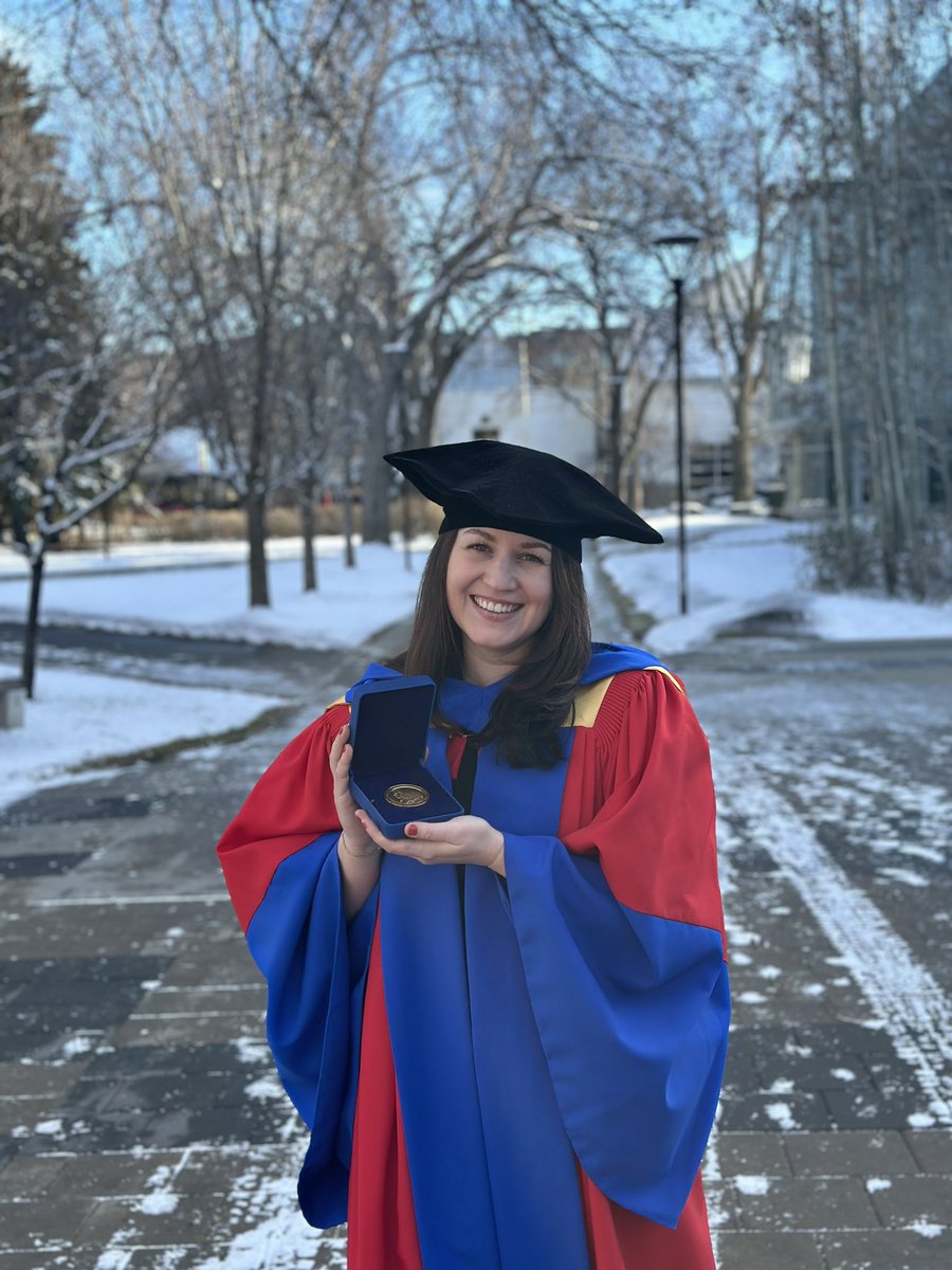rachelkratofil's tweet photo. Today I had the honour to receive the Governor General’s Gold Medal for my PhD at @UCalgary. Thankful to my friends, family and everyone in @Kubes_Lab and current team in the @DrShrutiNaik lab for your support in my academic journey so far. Looking forward to what’s coming next! https://t.co/mbuHdv8oYZ
