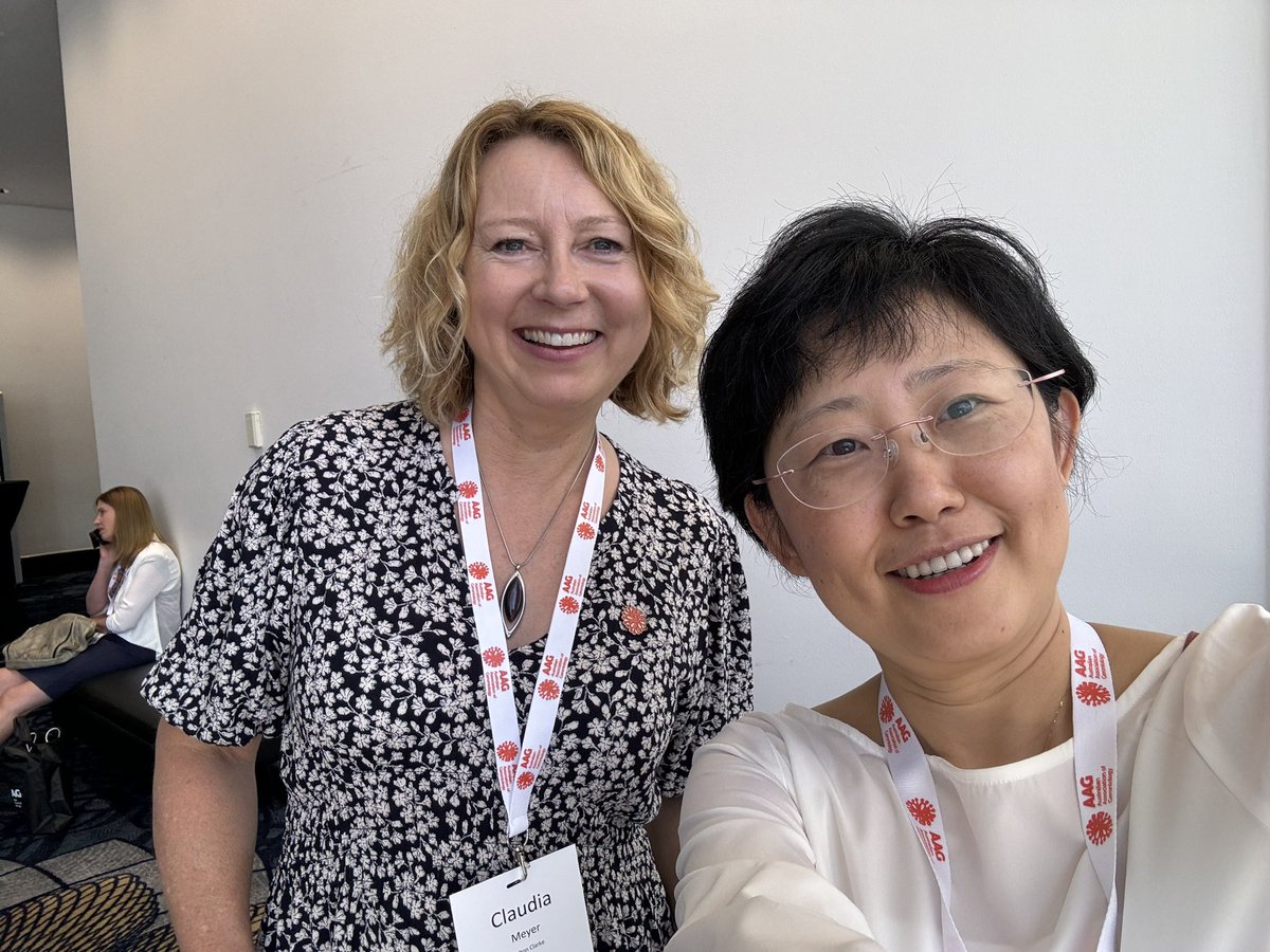 ForyouYing's tweet photo. Meet my lovely and beautiful supervisor Claudia @AAGConf23 @gerontologyau https://t.co/JU2yTJhrtM