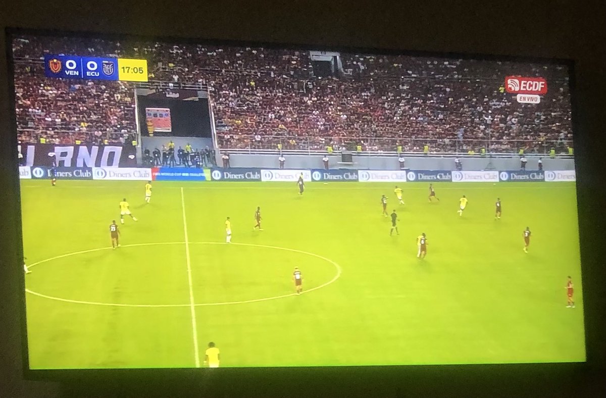 17’ Bien Ecuador 🇪🇨 
El VAR cómplice 😏 del 0-0 
Fue Gol señores