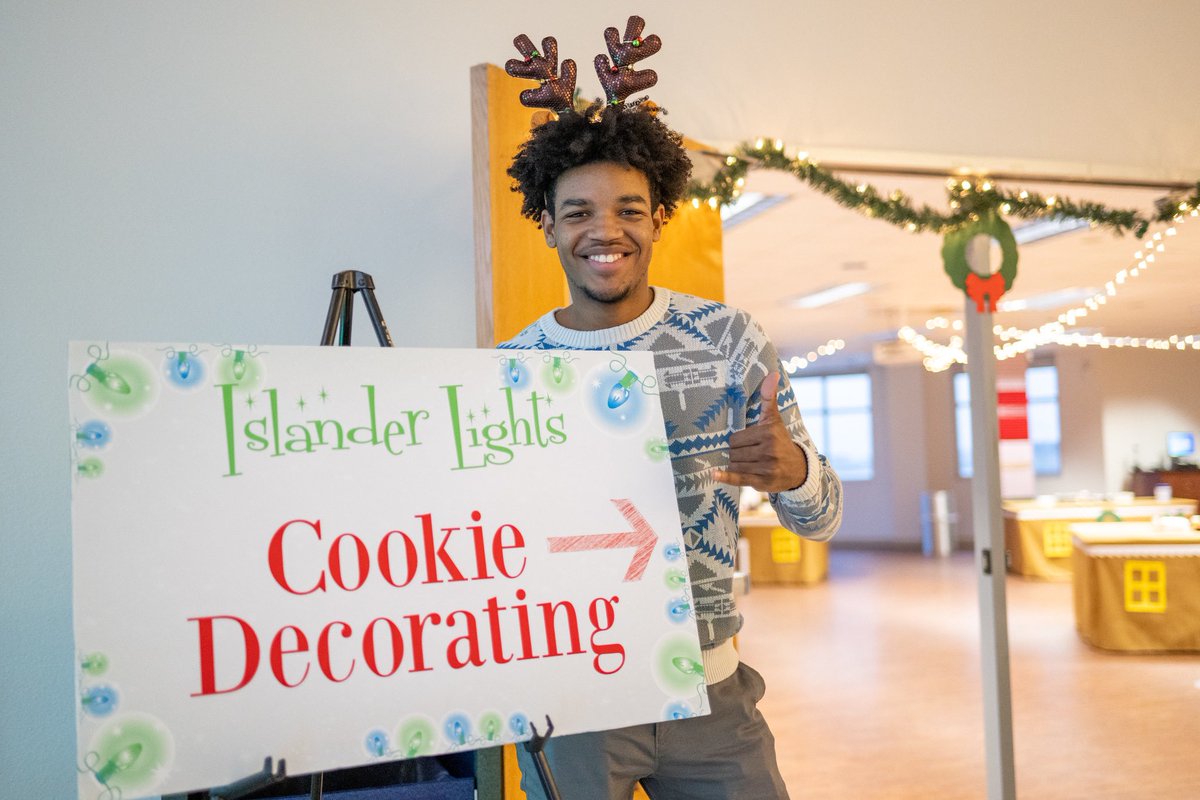 islanderdining's tweet photo. Islander Lights is happening tomorrow! ✨

Join us in Oso Room 221 located in the UC for Cookie Decorating! 🍪🎄

⏰: 5-7:30pm

#islanderdining #tamucc #mostwonderfultimeoftheyear https://t.co/LcrSl0H5Rf