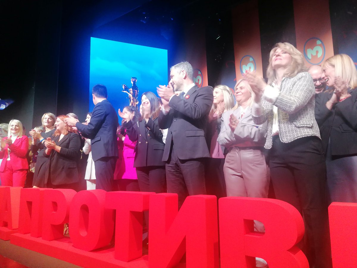 Počelo je! Pobednička beogradska konvencija udružene opozicije u Domu Omladine <a href="/PavleGrbovic/">Pavle Grbovic</a>
<a href="/dobrinacelnik/">Dobrica Veselinović</a>
#SrbijaProtivNasilja 🇷🇸