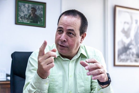 "Con esta normativa se pretende fortalecer el sistema de Salud cubano y  asegurar que la salud sea un derecho fundamental protegido y ejercido de  manera efectiva por todos los ciudadanos”.

✍️<a href="/japortalmiranda/">José Angel Portal Miranda</a>