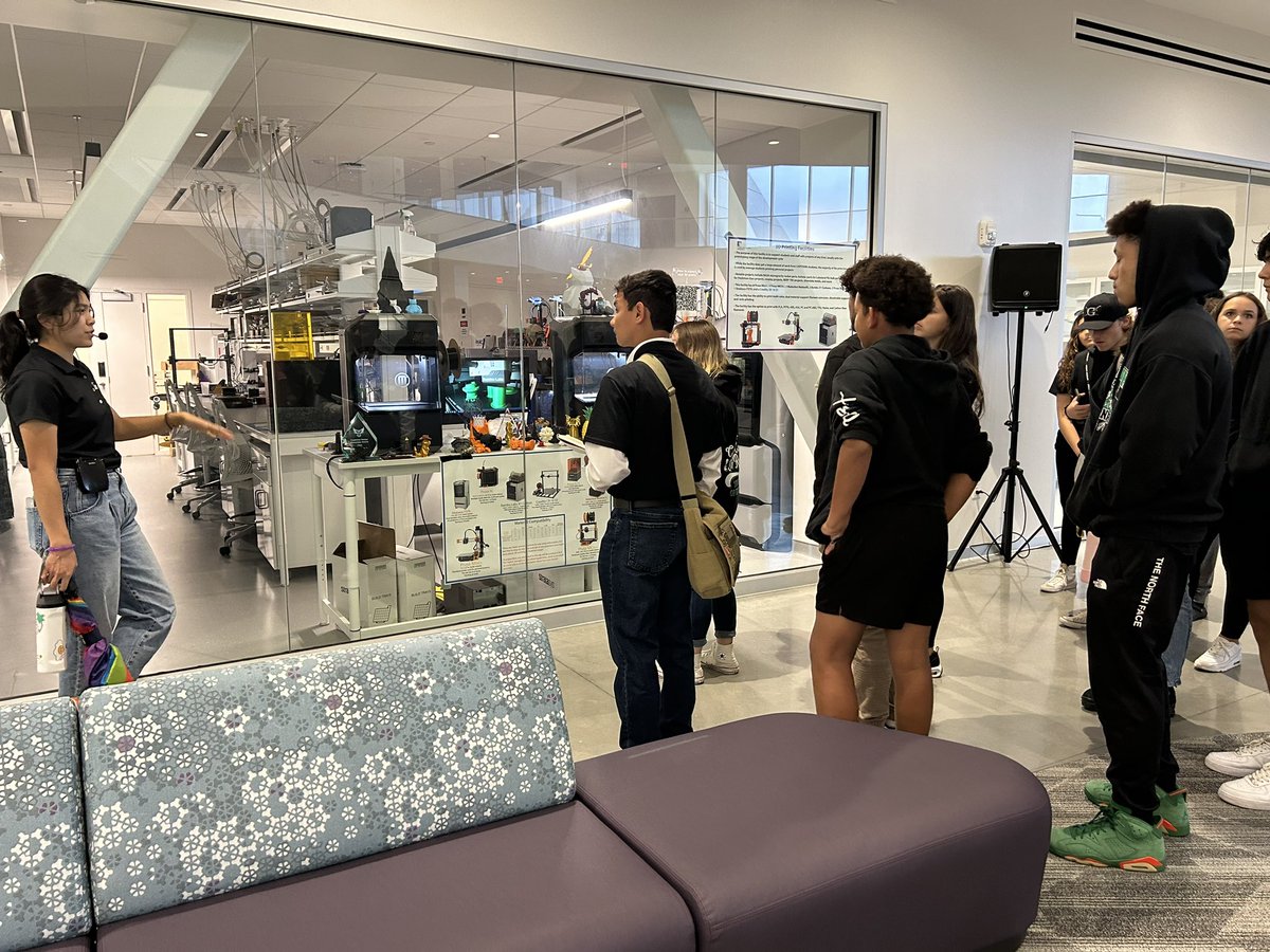 Liz Diaz tweet media