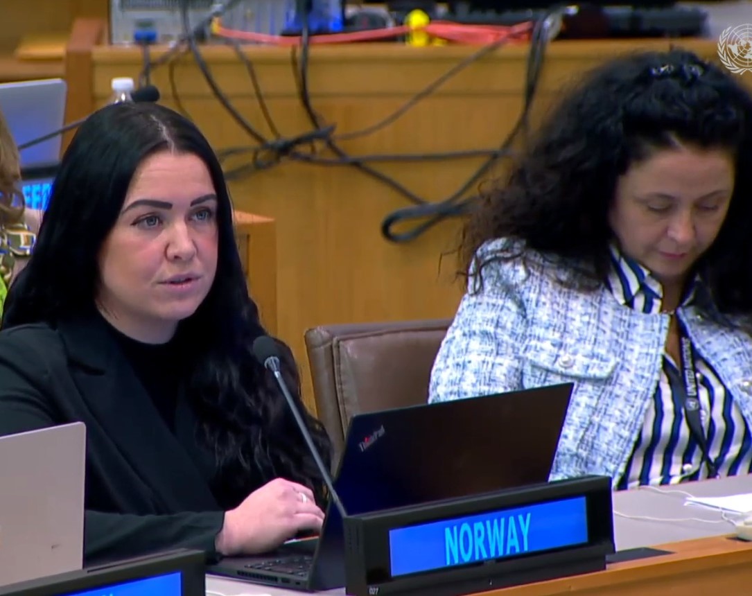 NorwayUN's tweet photo. #3C Resolution on #HRD proposed by 🇳🇴 was unanimously adopted today. Foreign Minister @EspenBarthEide of 🇳🇴: "This year, we succeeded in strengthening the language about the need to protect women human rights defenders. This is an important signal" https://t.co/2y9RTKiepJ