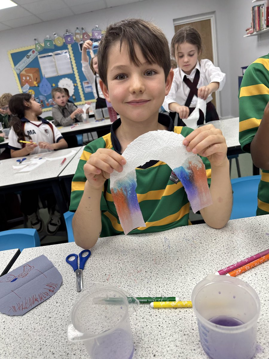 CCJuniorScience's tweet photo. Making chromatography rainbows in Science club this week. #CCDiscovery #CCloveOfLearning #CCQuestion https://t.co/8ZI9Iyi8LC
