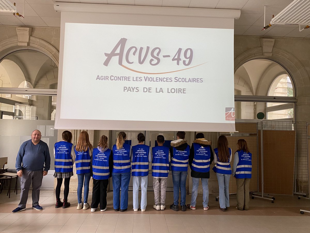 Merci à <a href="/ACVS49/">ACVS-49 - 🏫 #NonAuHarcèlement</a> pour cette journée de sensibilisation « non au harcèlement » auprès des élèves et des parents. Merci également à nos ambassadeurs pour leur présentation et la vente des bracelets. #angers #NAH #stopharcelement
