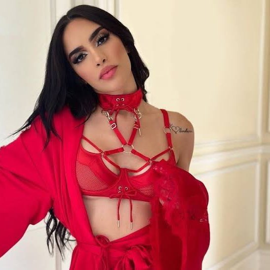 ChangaVlogs's tweet photo. ¡Reina de su país! 🇲🇽

El orgullo mexicano ‘Kim Loaiza’ no ha perdido ninguna nominación de la prestigiosa premiacion “Latin Grammys 2023”, esto en consecuencia a que no fue nominada en ninguna categoría. 

¡Felicidades a nuestra cornuda del pop! #LatinGRAMMY https://t.co/2vD7vinOyt