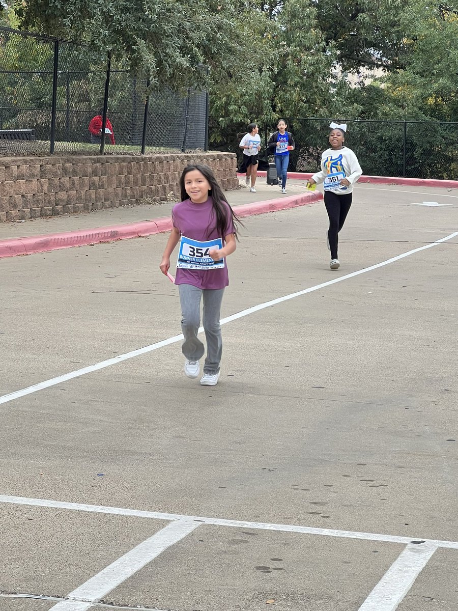 Bonner Elementary’s 1st 2K Turkey Trot was a success. I couldn’t of done it without my team. Special thanks to Legacy Volleyball for volunteering their time to help our bees be successful.  #SuccessfulStudentOutcomes 🏃🏽‍♀️🏃🏻🏃🏼‍♂️🐝🦃