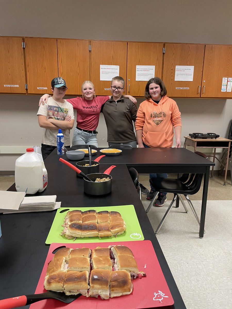 Waverly_NY_FFA's tweet photo. Junior FFA knocked our mini Thanksgiving dinner out of the park.
π¦ Turkey & Cranberry Sliders
π₯ Cornbread Stuffing
π₯§ Pumpkin Pudding Pie
π₯ A Nice Tall Glass of Milk
This group loves to spend time & work together!
#wcsdletsgo #familydinner #wmsrocks #thankful https://t.co/IMcVpFIQJ0