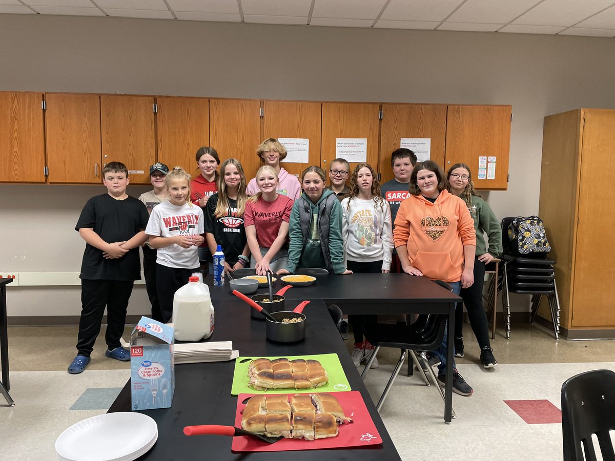 Waverly_NY_FFA's tweet photo. Junior FFA knocked our mini Thanksgiving dinner out of the park.
π¦ Turkey & Cranberry Sliders
π₯ Cornbread Stuffing
π₯§ Pumpkin Pudding Pie
π₯ A Nice Tall Glass of Milk
This group loves to spend time & work together!
#wcsdletsgo #familydinner #wmsrocks #thankful https://t.co/IMcVpFIQJ0