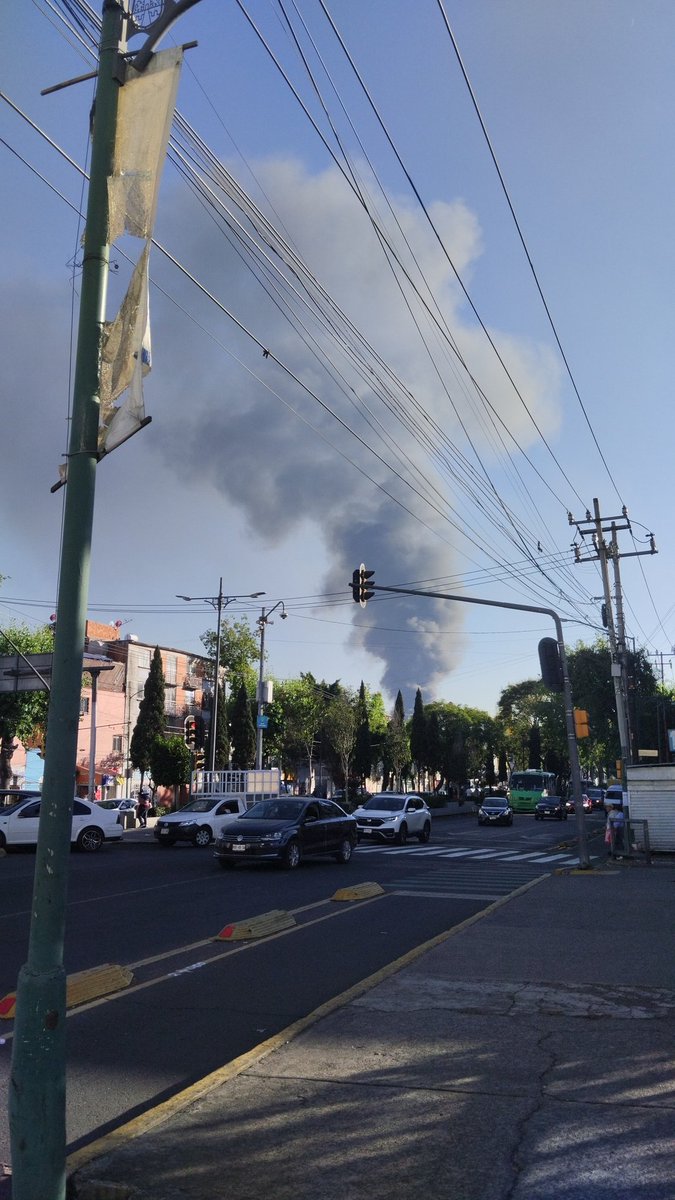 SerchParty's tweet photo. @OVIALCDMX Desde consulado y ferrocarril sobresale la.humason https://t.co/XcLTKUp5qT
