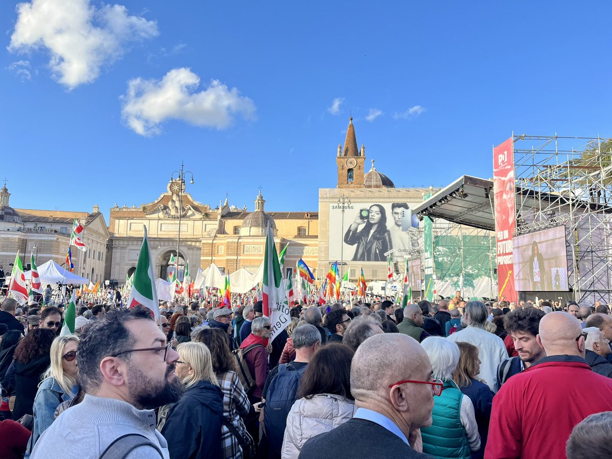 PDSanFrancisco's tweet photo. #piazzadelpopolo @pdnetwork da SF a Roma in una piazza piena di gente ed emozioni. 
Per un futuro più giusto #Roma https://t.co/Tnm4i7E0c7