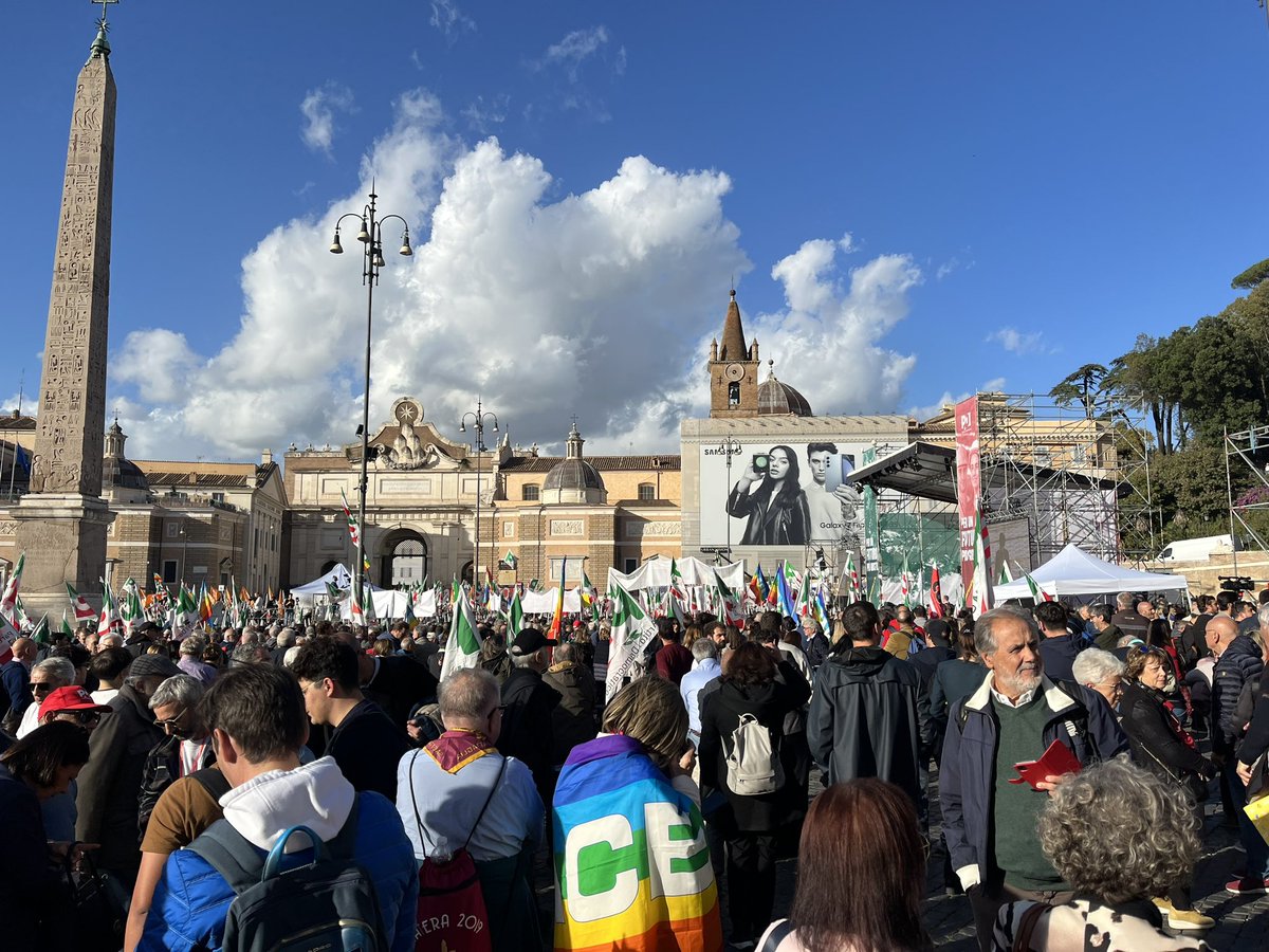 PDSanFrancisco's tweet photo. #piazzadelpopolo @pdnetwork da SF a Roma in una piazza piena di gente ed emozioni. 
Per un futuro più giusto #Roma https://t.co/Tnm4i7E0c7