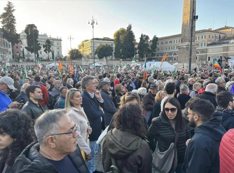 PDSanFrancisco's tweet photo. #piazzadelpopolo @pdnetwork da SF a Roma in una piazza piena di gente ed emozioni. 
Per un futuro più giusto #Roma https://t.co/Tnm4i7E0c7