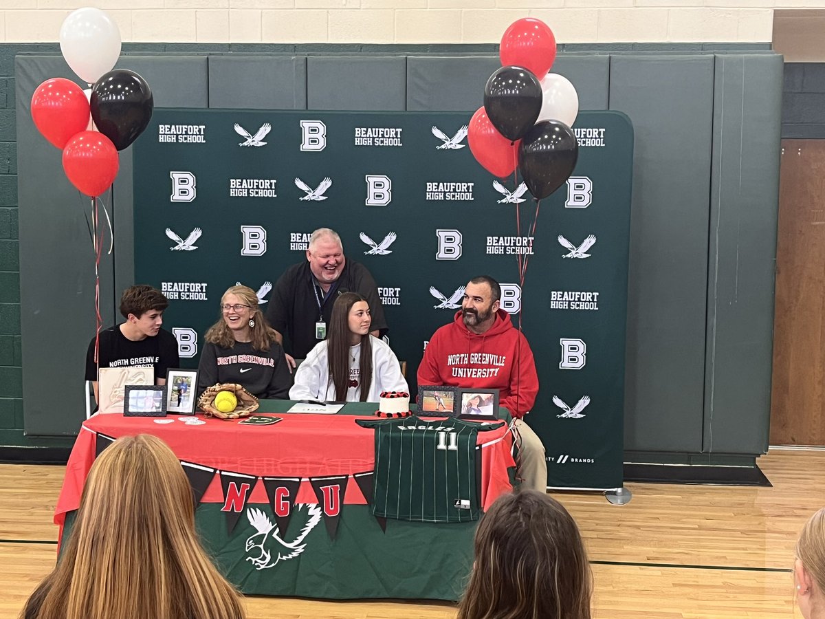 Br1980Coach's tweet photo. @kylie_rast signing day w @NGUSoftball_  @Bft_Softball @AmyZimmerWJCL @LowcoSports 
Congratulations young lady well deserved !!! @coachBobLayman https://t.co/fdkuvPcjQV
