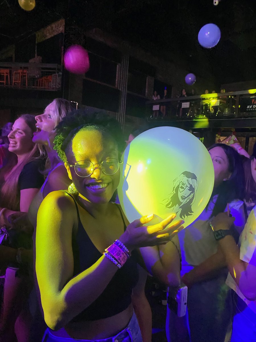 songbirderin_'s tweet photo. i am a BLACK swiftie forever &amp; always <3 we belong in this space. https://t.co/tSV4ixFI1E