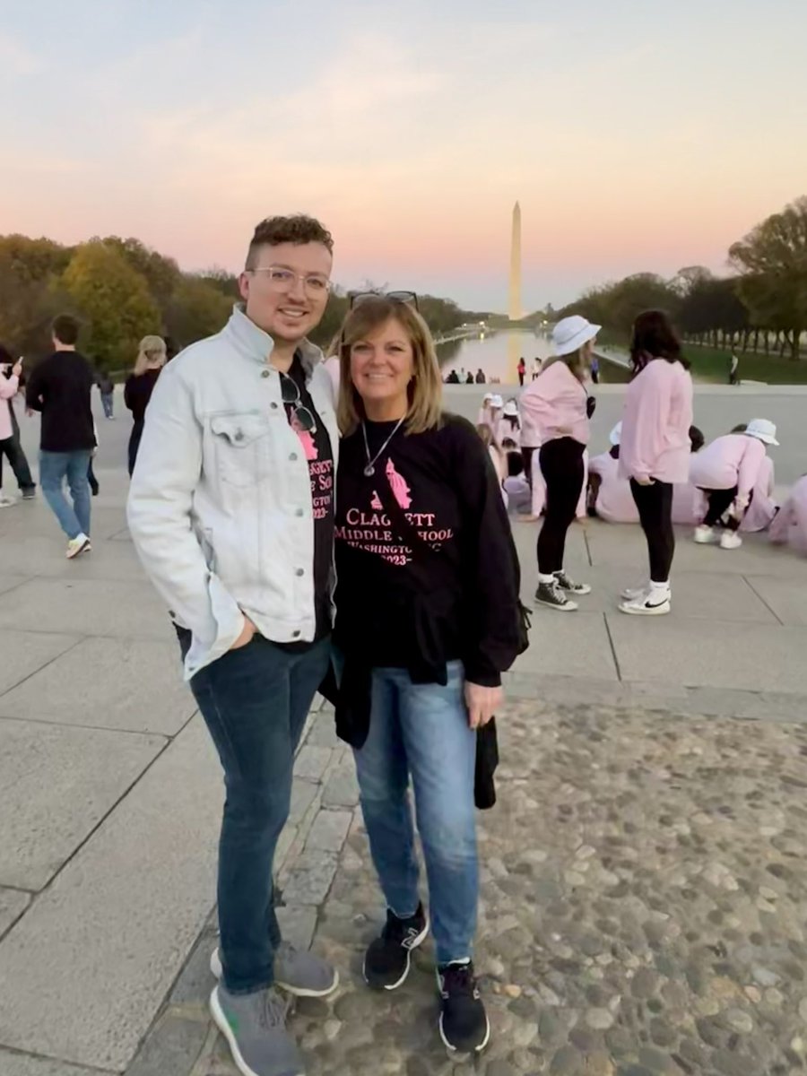 dalzellb304's tweet image. Visiting the Lincoln Memorial and getting to hang out with some of the other bus chaperones! #bus1 #teamapollo @ClaggettMCS @MrCondit