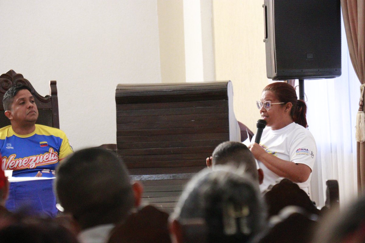Manueljuventud2's tweet photo. Junto a la Jefa del Comando de Campaña Municipal Venezuela Toda de Santiago Mariño @johanitakenpo y la enlace regional del @PartidoPSUV @CarylBertho hemos conformado los Comandos Territoriales para la defensa del Esequibo este próximo #3D #ElEsequiboEsMío https://t.co/Wm2wYq3Tuh