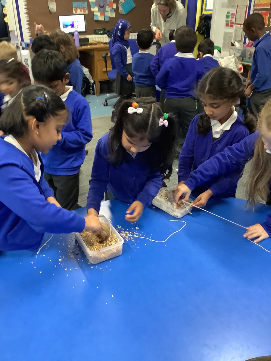 StCuthbertsRCP's tweet photo. P2 really enjoyed #BookWeekScotland this week.📚 Margon from the @GreenTeamEdin told a fantastic story to the class, then from the story they all got to make their own bird feeders! They were also gifted book bags from @Bookbug_SBT which they loved! #Article28 https://t.co/O4DinpqfUK