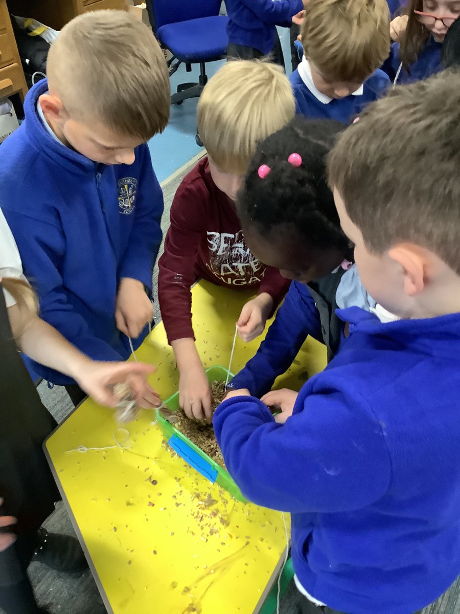 StCuthbertsRCP's tweet photo. P2 really enjoyed #BookWeekScotland this week.📚 Margon from the @GreenTeamEdin told a fantastic story to the class, then from the story they all got to make their own bird feeders! They were also gifted book bags from @Bookbug_SBT which they loved! #Article28 https://t.co/O4DinpqfUK