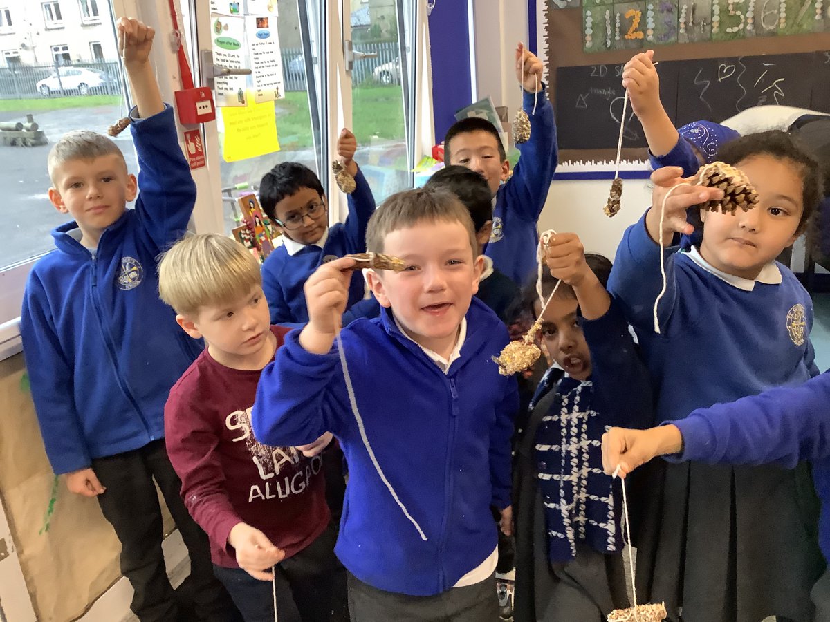 StCuthbertsRCP's tweet photo. P2 really enjoyed #BookWeekScotland this week.📚 Margon from the @GreenTeamEdin told a fantastic story to the class, then from the story they all got to make their own bird feeders! They were also gifted book bags from @Bookbug_SBT which they loved! #Article28 https://t.co/O4DinpqfUK