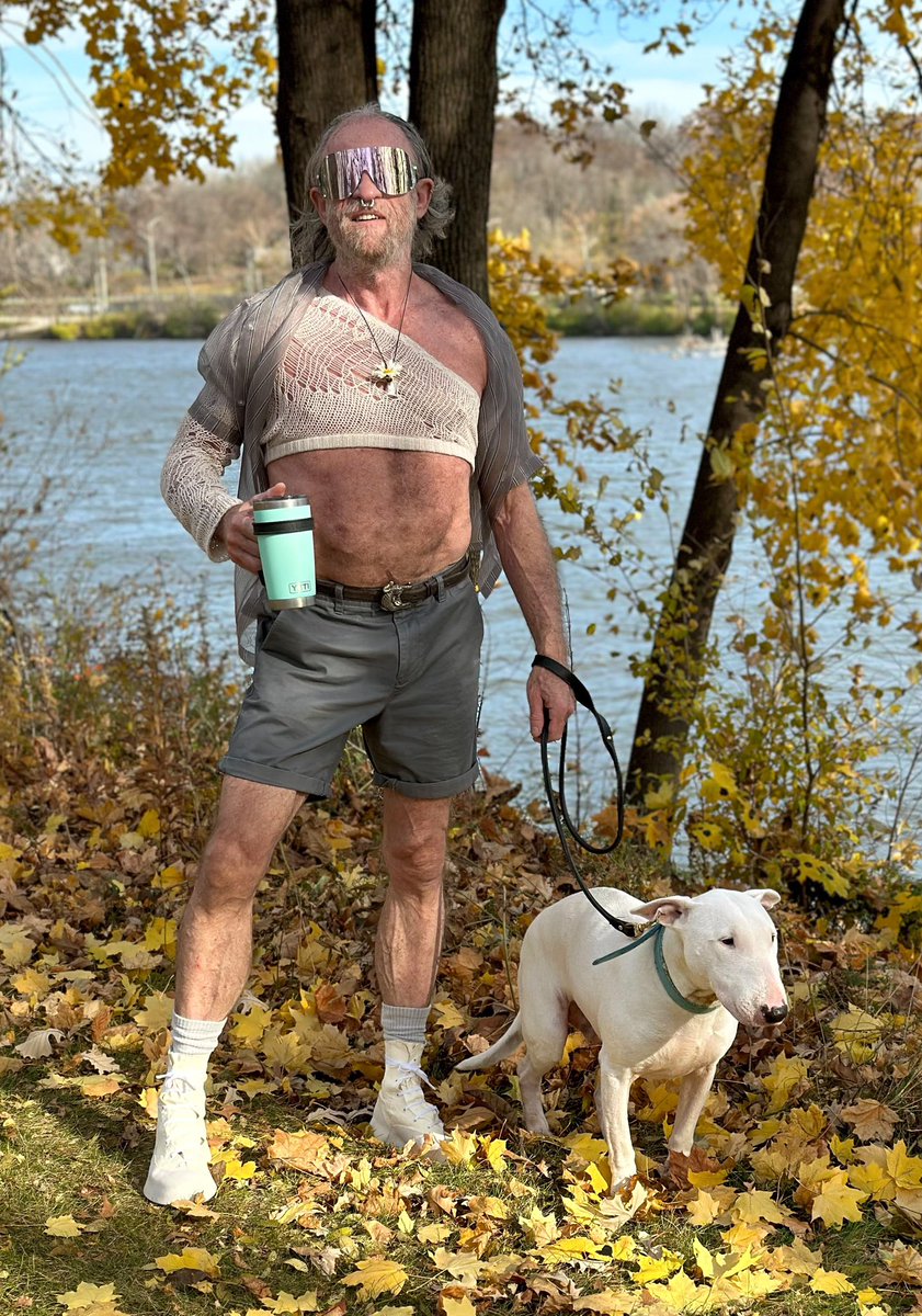ml_hades's tweet photo. Our neighbor still has daisies and roses blooming. I don’t know how she does it. #CMMNSWDN shirt #RickOwens Fogachine one arm net top #Polo shorts #KieselsteinCord belt #LeonEmanuelBlanck kangaroo leather sneakers #ElsaPeretti bottle jug pendant #RickOwens Performa sunglasses https://t.co/2IzGJTXK5A