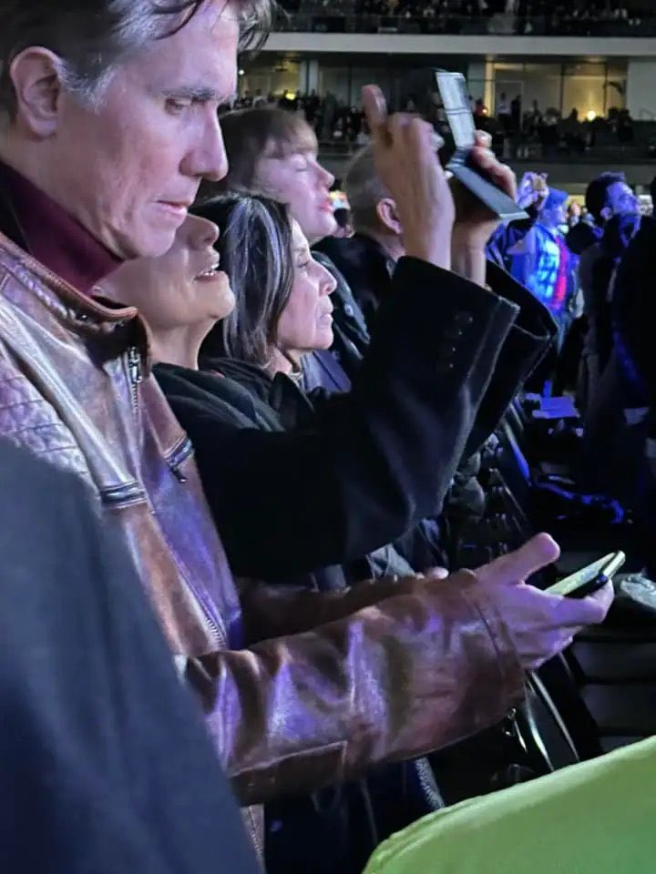 Olivia Harrison was among the crowd yesterday at Mexico City’s Foro Sol for Paul McCartney’s first #GotBackTour concert in Mexico 🇲🇽✨ Paul dedicated “Something”, written by George, specially to her. 🥹🙌🏻♥️