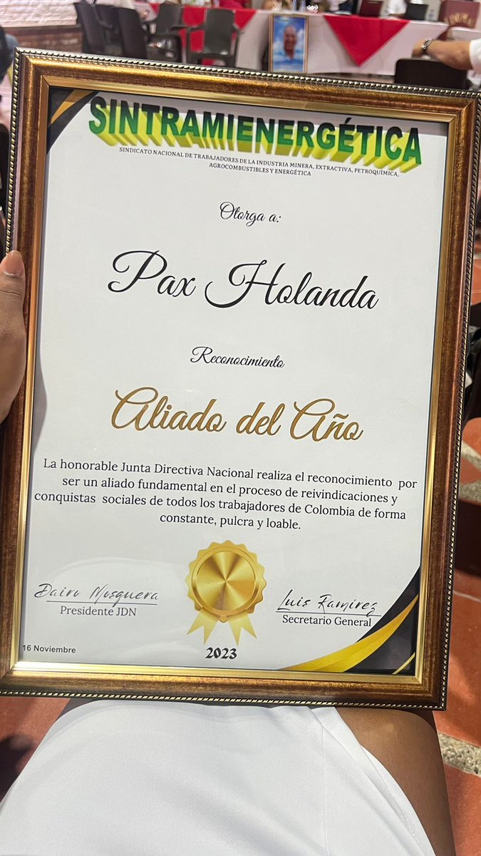 PAXenColombia's tweet photo. 🟠 #PaxInforma|| estuvimos participando en la Asamblea Nacional de delegados de @sintramienerget que se está realizando los días 16, 17 y 18 de noviembre en la ciudad Santa Marta, allí recibimos un reconocimiento como aliados del año por el trabajo desarrollado conjuntamente✌🏿 https://t.co/0IZu4sIzsb