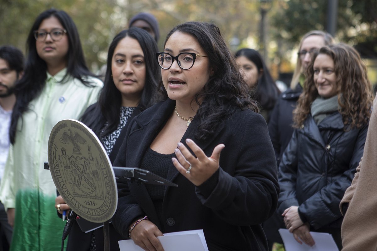 Economic Development Chair @CMAmandaFarias, @NYCSpeakerAdams, Council Members and advocates celebrated the passage of a bill to create a citywide industrial development plan to expand economic opportunities, support our transition to green energy, and create pathways to success.