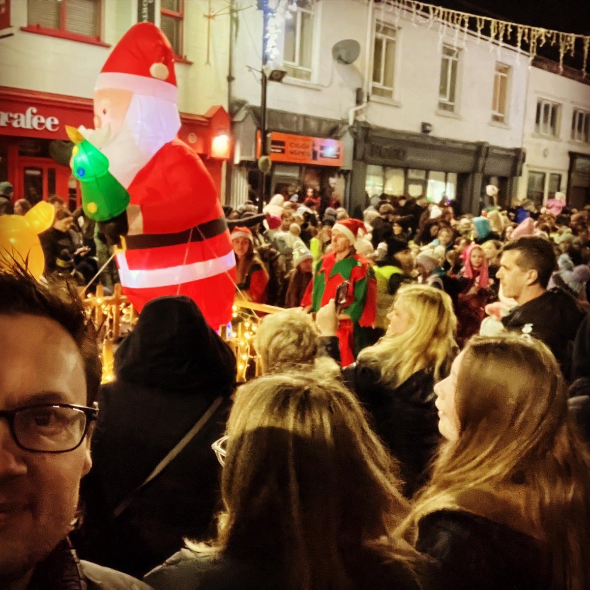 1leekane's tweet photo. Nobody does #Christmas lights switch on better than #Ballymoney! What an amazing night for the town. Great to see it absolutely packed with families enjoying the festivities. Huge well done and thanks to everyone involved. No wonder we’re @retail_ni High Street of the Year ❤️ https://t.co/mrBa7SUYSg