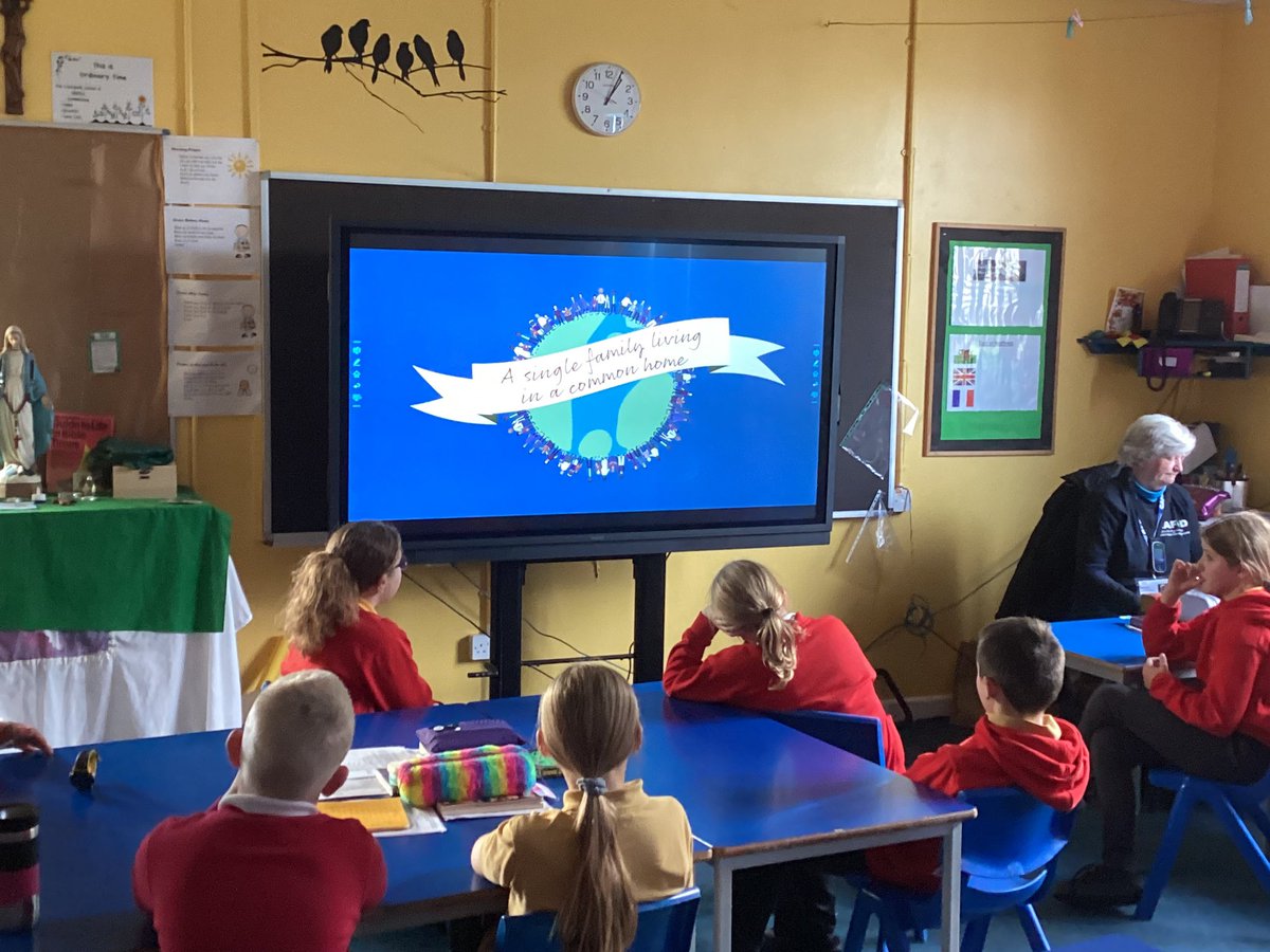 DosbarthPump's tweet photo. Heddiw rydyn ni wedi dysgu mwy amdano Catholic Social Teaching gydag Anne o CAFOD. We enjoyed learning more about the keys and debating the different scenarios. #CatholiclifeandmissionYES #CSTYES #CatholicSocialTeaching #ethicalandinformed https://t.co/MobZzCf0fG