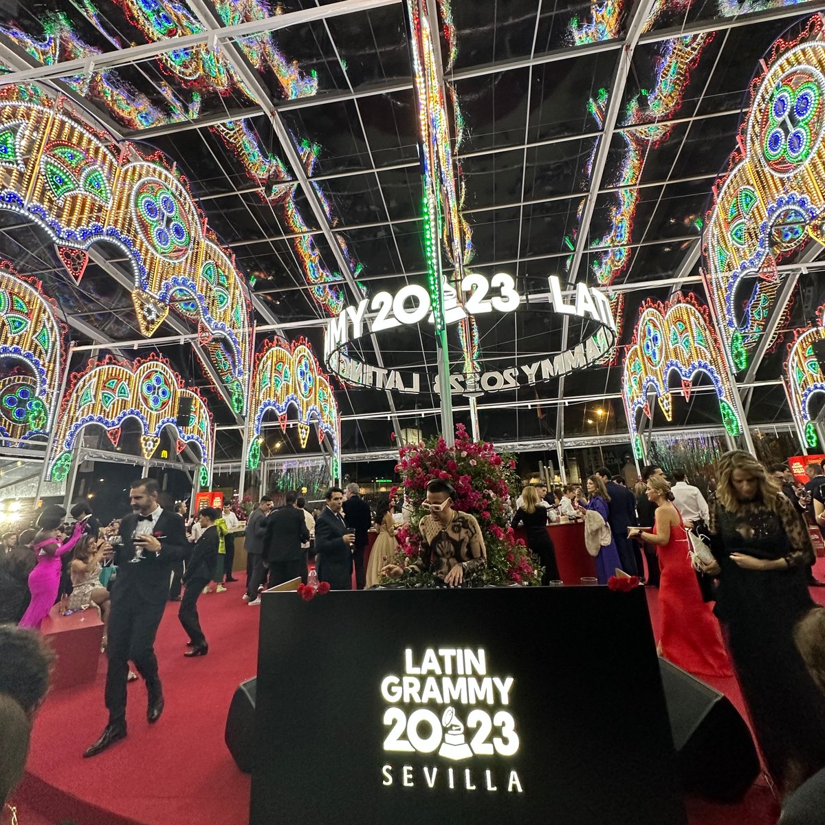 LatinGRAMMYs's tweet photo. Todos los invitados de esta noche se reúnen en la Fiesta Oficial del #LatinGRAMMY en anticipación de una noche llena de momentos inolvidables @viveandalucia, @Ayto_Sevilla, @Bulova, @BodegasFundador, @Mastercard, @elcorteingles, @Iberia, @iryo_eu, @AguaLanjaron, @Uber_ES, @FundUnicaja y @UnicajaBanco. ✨🙌