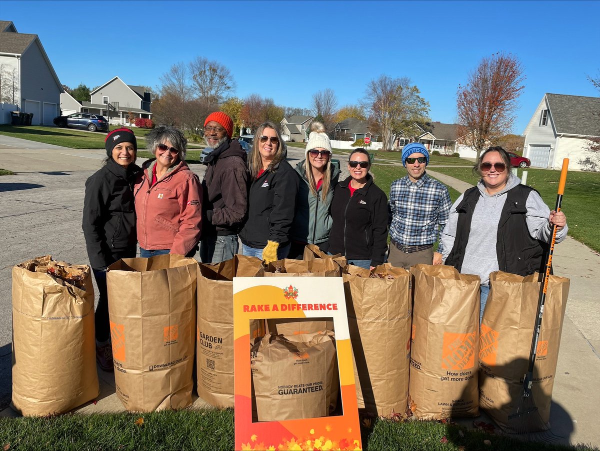 IN_MI_Power's tweet image. Autumn leaves can be a beautiful sight – until they hit the ground. We were able to “Rake a Difference” for some of our Michigan neighbors.

More: ms.spr.ly/6018i8eqY

@UnitedWay_SWMI   #RakeADifference