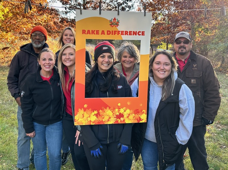 IN_MI_Power's tweet image. Autumn leaves can be a beautiful sight – until they hit the ground. We were able to “Rake a Difference” for some of our Michigan neighbors.

More: ms.spr.ly/6018i8eqY

@UnitedWay_SWMI   #RakeADifference