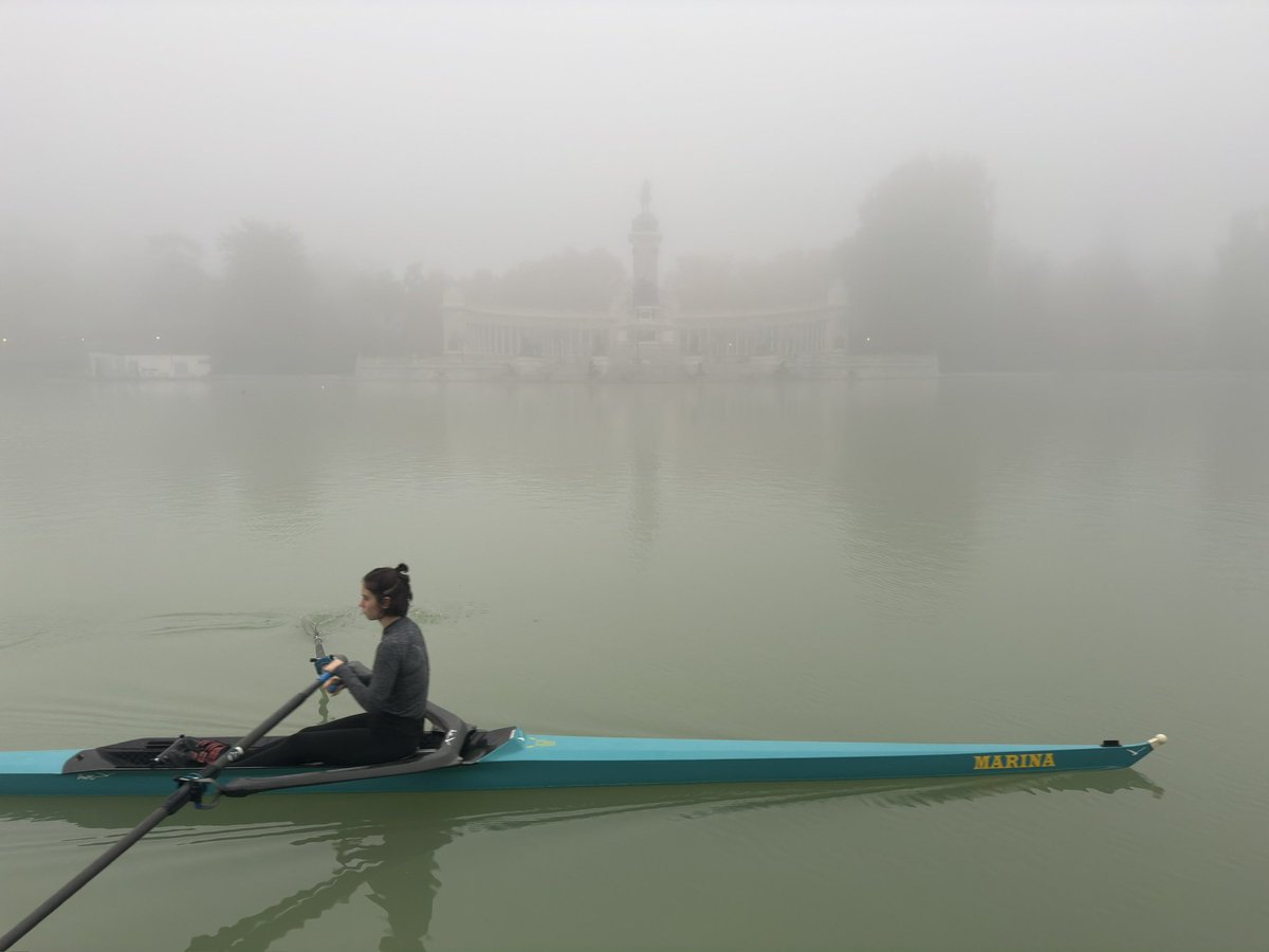Brutal la niebla de hoy en <a href="/ElRetiroMadrid/">Parque del Retiro</a>. Esta serie se la dedico a <a href="/ManuelRevilla57/">Manuel Revilla</a>. 
#RetiroExperience #PatrimonioMundial