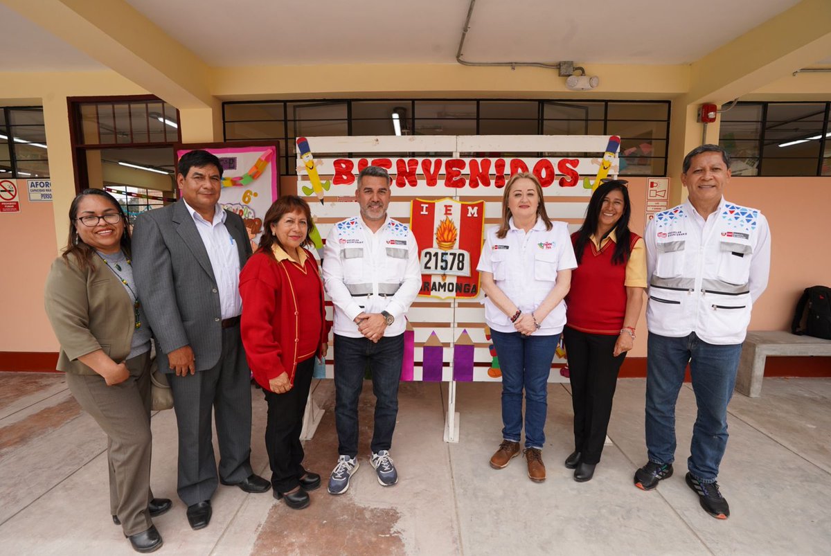 ebicentenariope's tweet photo. 🏫#NDP | Entregamos la escuela temporal para la IE 21578 en #Paramonga, en un ambiente de emoción y algarabía con la presencia de la viceministra de Gestión Institucional del @MineduPeru, Soraya Altabás y el director ejecutivo de Escuelas Bicentenario, Alvaro Estrada. #G2G https://t.co/g2si9o3DsU