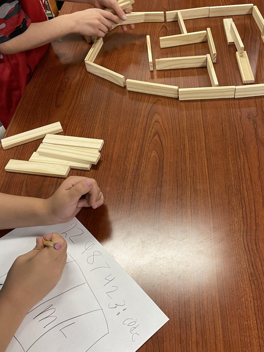 oplibrarynpsd's tweet photo. Laryngitis didn’t stop Ss in @MJohnson501 from enjoying “How to Catch a Turkey” by @WallysBooks ! We used @KidTimeStory for extra laughs and then designed our own traps with @KEVAplanks ! #DesignThinking #PictureBookStem https://t.co/Tdn9XoSZoM