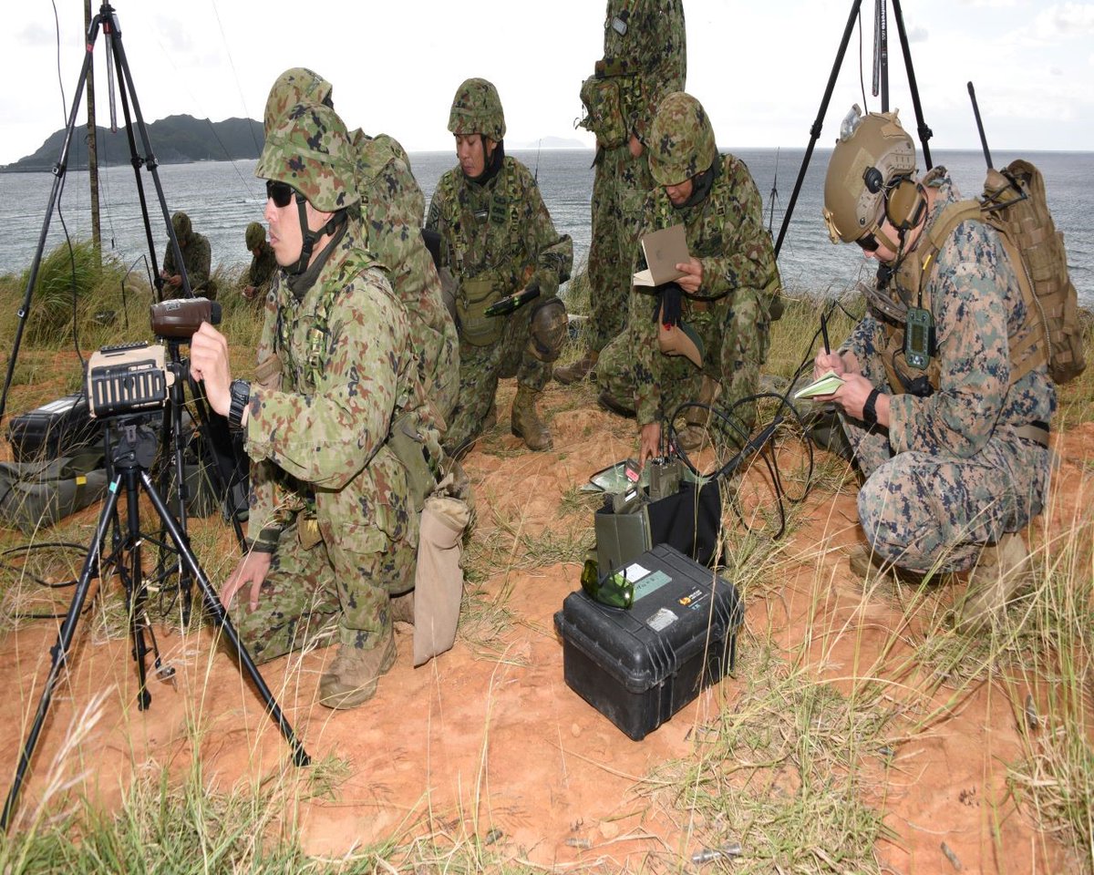 【 特攻隊別れの盃 】　水盃　陸海軍対 日本酒（昭和19年）▷別れの酒（特攻隊） | ジャパンアーカイブズ