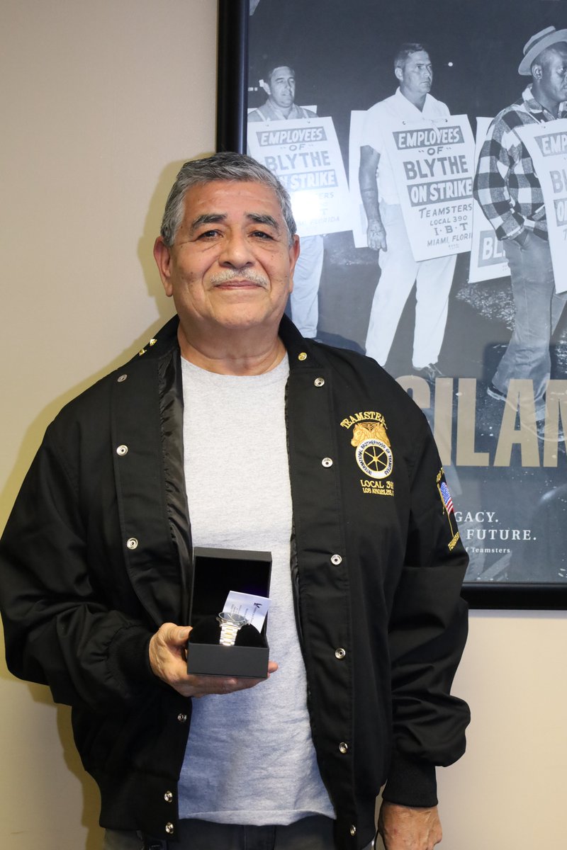 Local_396's tweet photo. π Join us in congratulating Roy Becerra on his well-deserved retirement from UPS San Fernando Feeder! π As a proud Teamsters Local 396 staff member, Roy has been an integral part of our Teamster family, contributing his dedication and hard work for countless years.#Local396 https://t.co/D2vUyNPxFj