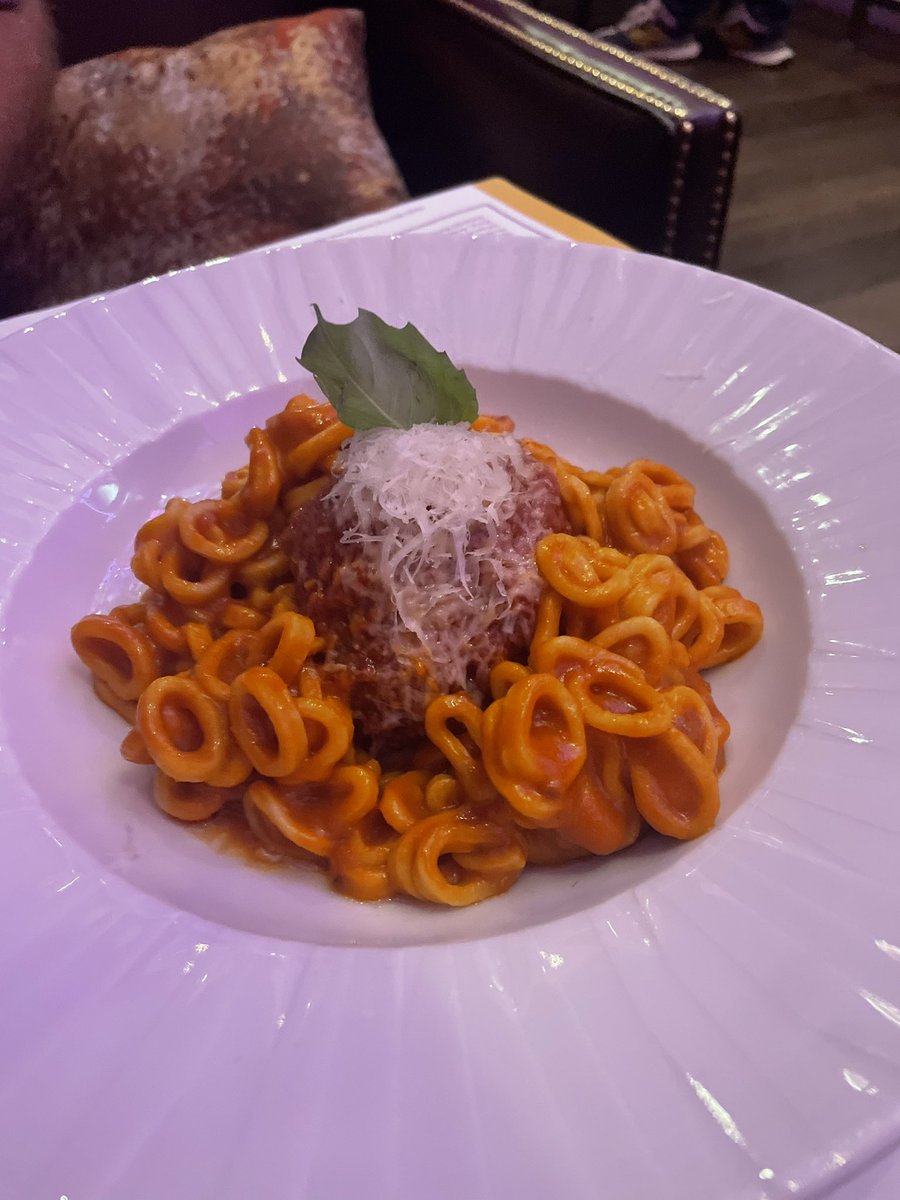 Dana Zezzo tweet media